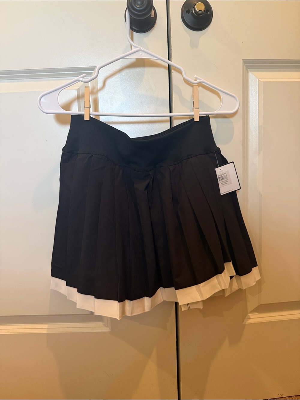 Laundry by Shelli Segal Black and White Skort